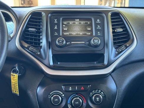 Used 2015 Jeep Cherokee Sport FWD image 16