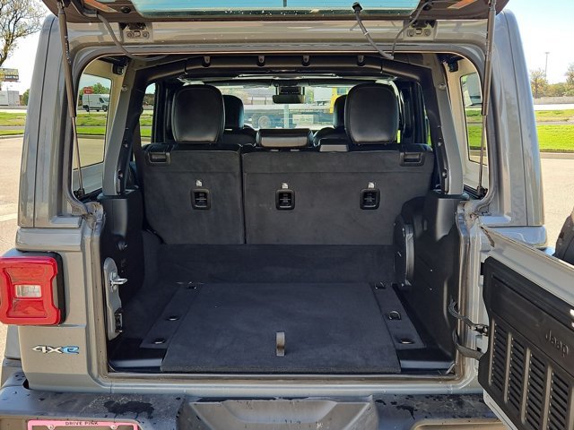 Used 2021 Jeep Wrangler Unlimited Sahara w/ Cold Weather Group AWD/4WD image 6