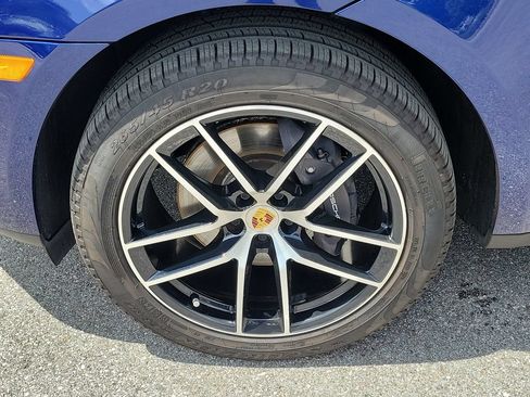 Certified 2023 Porsche Macan AWD/4WD image 12