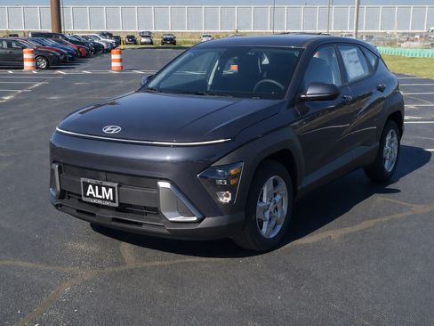 New 2027 Hyundai Kona SE FWD image 2