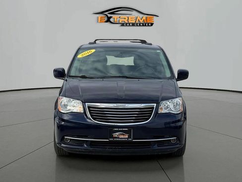Used 2016 Chrysler Town & Country Touring FWD image 9