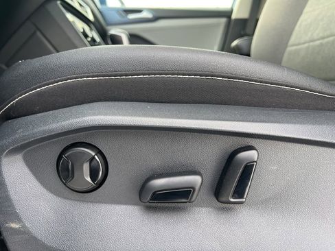 Used 2024 Volkswagen Taos SE image 10