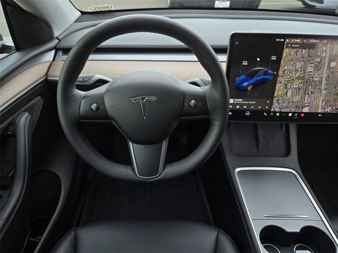Used 2023 Tesla Model Y Long Range image 13