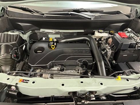 Used 2025 Chevrolet Equinox LT w/ Convenience Package II image 11