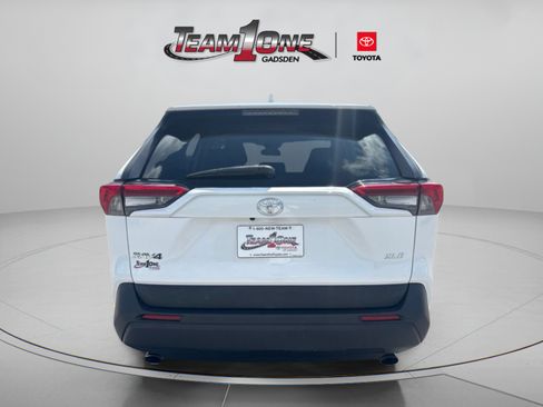 Used 2020 Toyota RAV4 XLE FWD image 6
