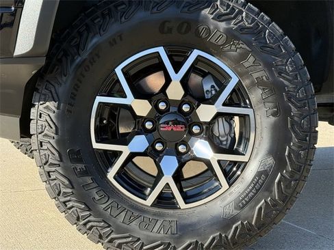 Used 2024 GMC Canyon AT4X image 10