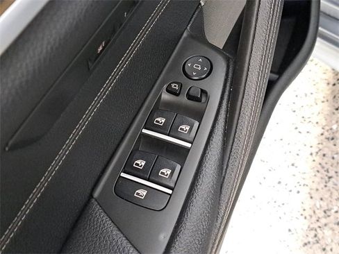 Used 2021 BMW M550i xDrive image 22