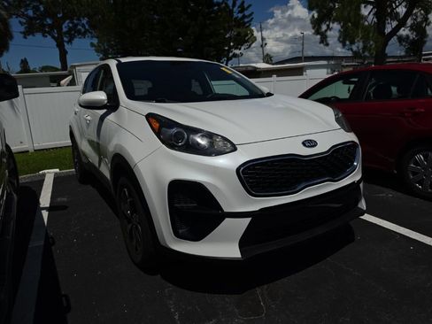 Certified 2022 Kia Sportage LX FWD image 2