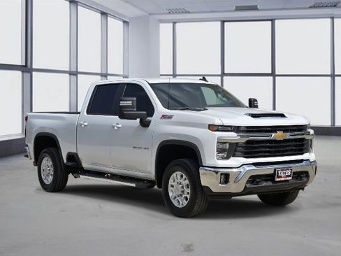 Used 2024 Chevrolet Silverado 2500 LT image 3