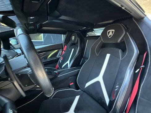 Used 2020 Lamborghini Aventador SVJ AWD/4WD image 5