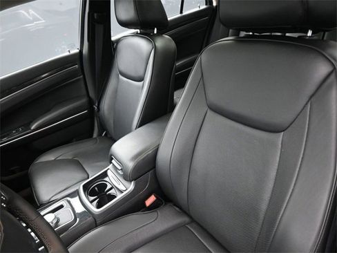 Used 2016 Chrysler 300 C w/ Safetytec Plus Group image 33