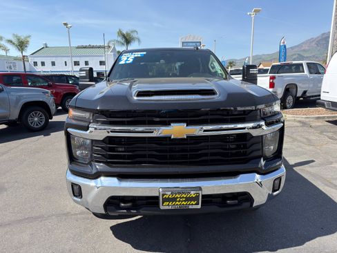 Used 2025 Chevrolet Silverado 2500 LT w/ Convenience Package AWD/4WD image 3