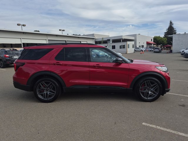 Used 2025 Ford Explorer ST AWD/4WD image 4