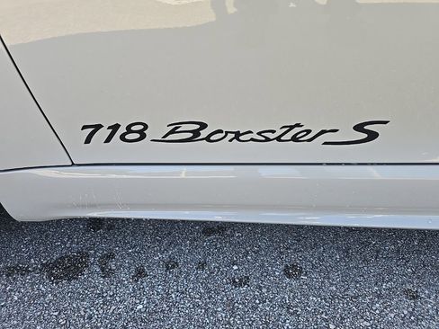 Used 2022 Porsche 718 Boxster S w/ Premium Package image 26