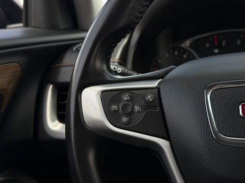 Used 2020 GMC Terrain SLE w/ Driver Convenience Package FWD image 9