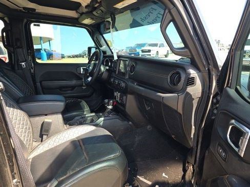Used 2023 Jeep Gladiator Overland AWD/4WD image 13