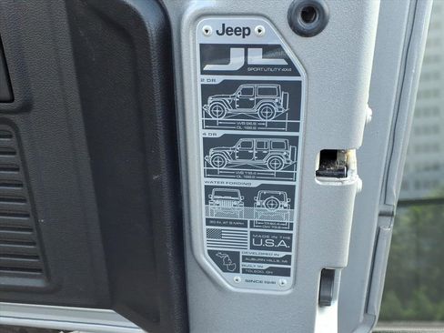 Used 2018 Jeep Wrangler Unlimited Sahara image 14