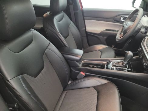 Used 2024 Jeep Compass Latitude image 21