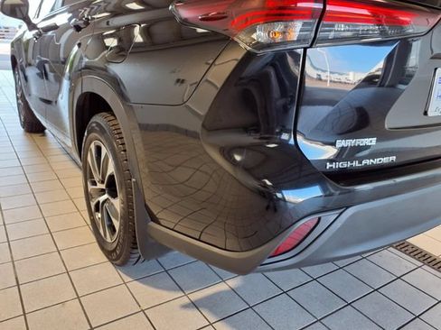 Used 2024 Toyota Highlander XLE AWD/4WD image 21