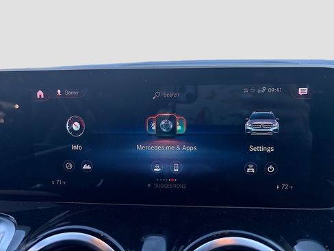 Used 2020 Mercedes-Benz GLB 250 w/ Premium Package image 28