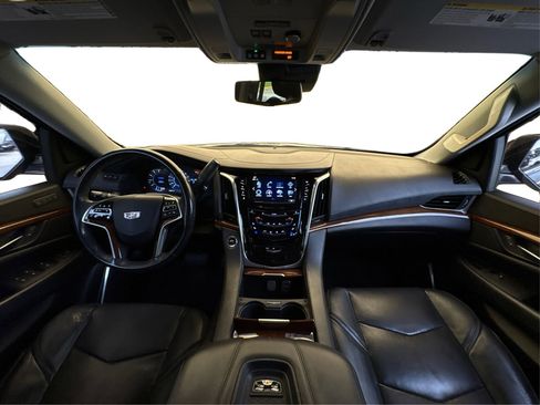 Used 2019 Cadillac Escalade ESV Luxury image 23