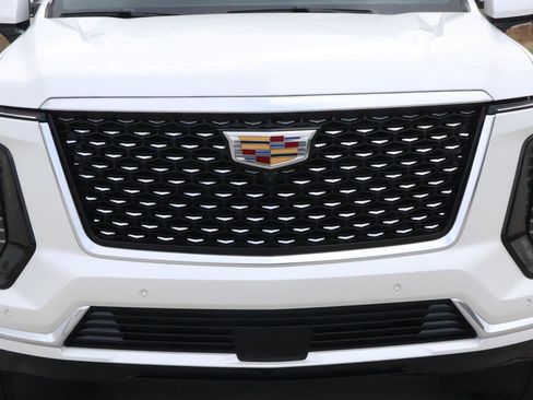 Used 2025 Cadillac Escalade ESV Premium Luxury w/ LPO, Floor Liner Package image 8