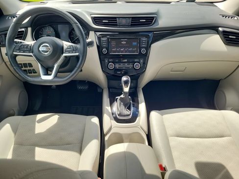 Used 2020 Nissan Rogue Sport SV w/ All-Weather Package AWD/4WD image 14