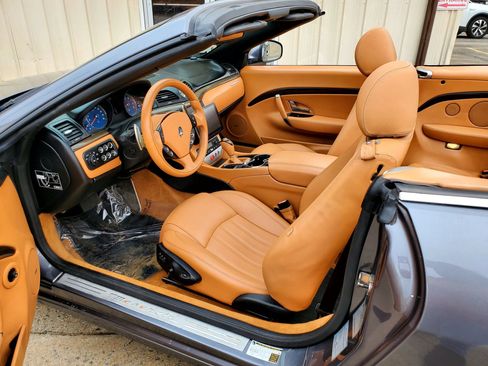 Used 2011 Maserati GranTurismo Convertible RWD image 3