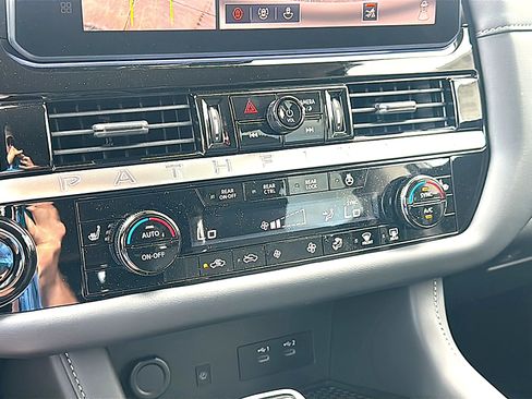 New 2026 Nissan Pathfinder SL FWD image 24
