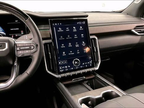 Used 2025 GMC Acadia Denali w/ Super Cruise Package image 7