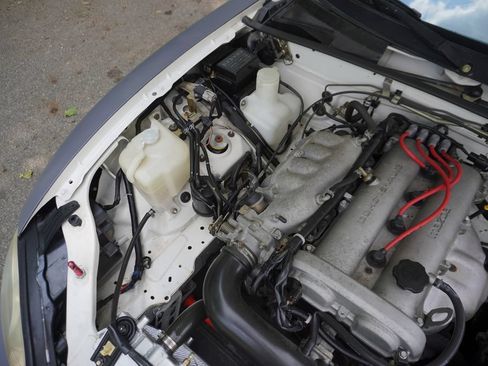 Used 1999 MAZDA MX-5 Miata RWD image 37
