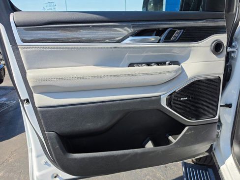 Used 2022 Jeep Wagoneer Series III w/ Premium Group I image 36