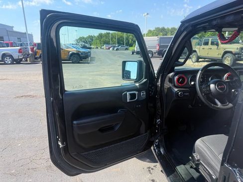 Used 2022 Jeep Wrangler Unlimited Sport AWD/4WD image 11