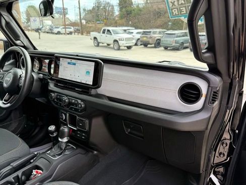Used 2024 Jeep Gladiator Sport AWD/4WD image 81