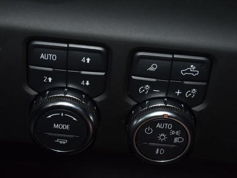 Used 2024 GMC Sierra 2500 AT4 w/ AT4 Premium Plus Package AWD/4WD image 18