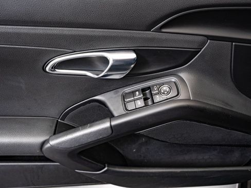 Used 2018 Porsche 718 Cayman RWD image 22