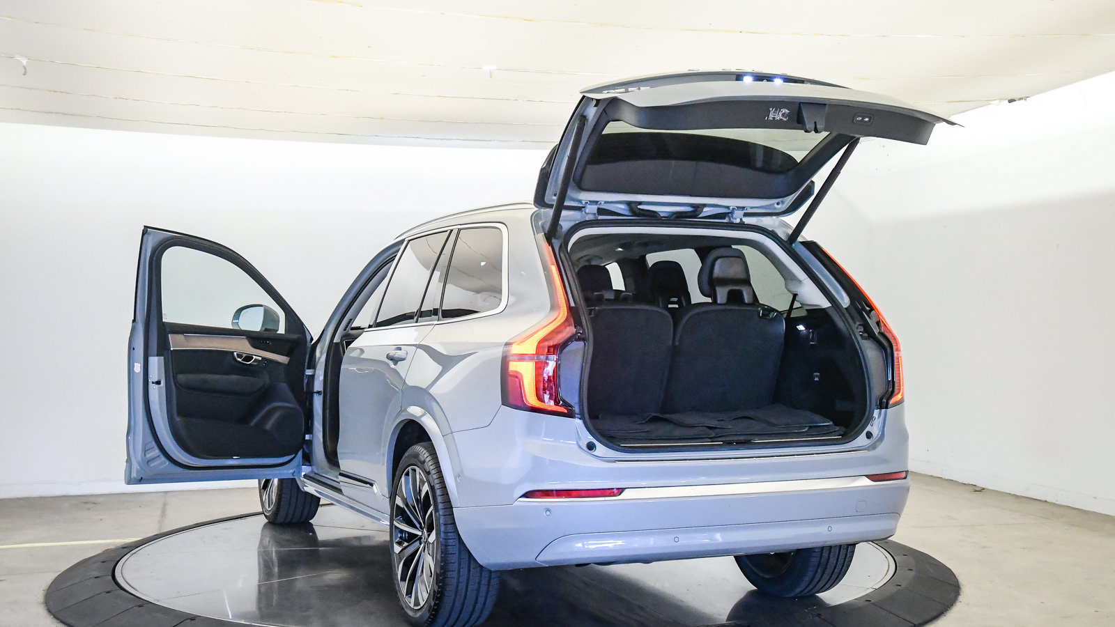 Certified 2026 Volvo XC90 B6 Plus AWD/4WD image 28