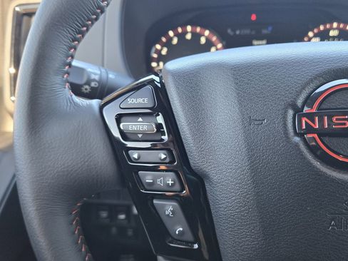 Used 2025 Nissan Frontier PRO-4X image 31