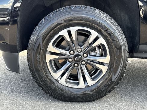 Used 2022 Chevrolet Colorado Z71 AWD/4WD image 12