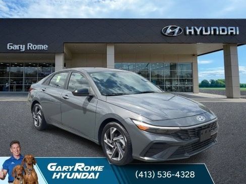 Certified 2025 Hyundai Elantra Sport FWD image 2