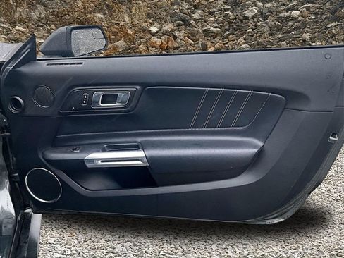 Used 2018 Ford Mustang Premium image 21