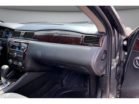 Used 2013 Chevrolet Impala LTZ FWD image 20