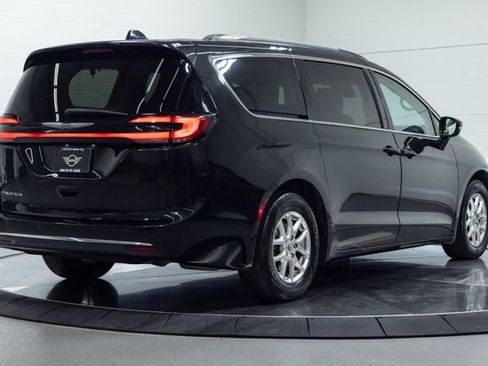Used 2022 Chrysler Pacifica Touring-L FWD image 10
