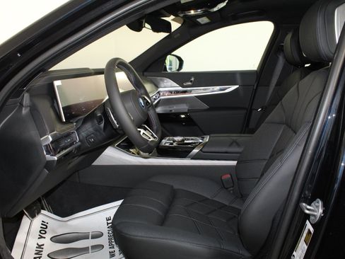 Used 2026 BMW i7 M70 w/ Premium Package image 27