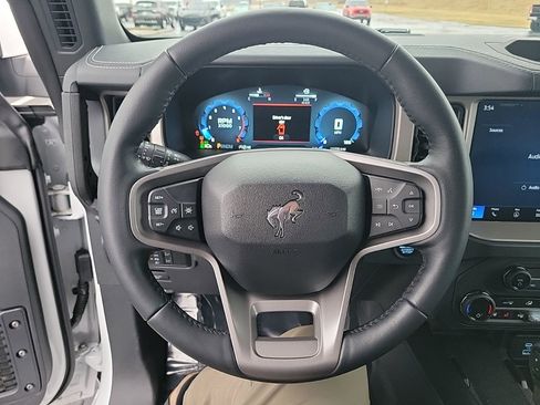 Used 2025 Ford Bronco Outer Banks image 17