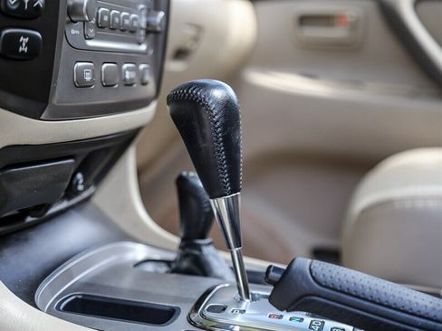 Used 2003 Toyota Land Cruiser image 35