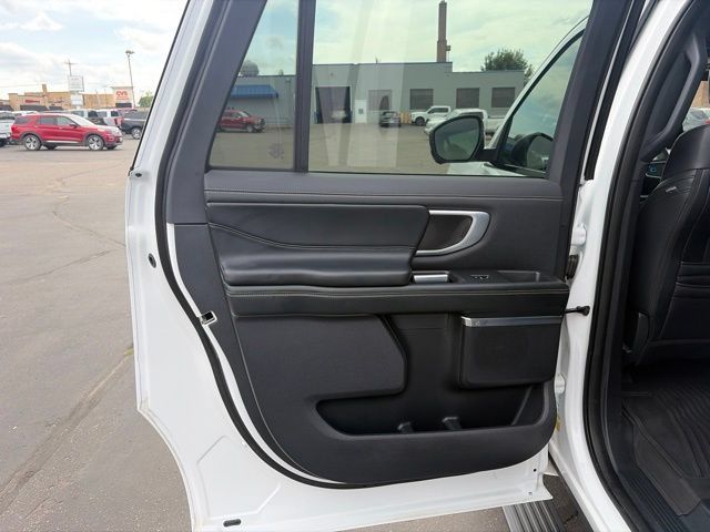 Used 2025 Ford Expedition Max Platinum w/ Stealth Appearance Package AWD/4WD image 19