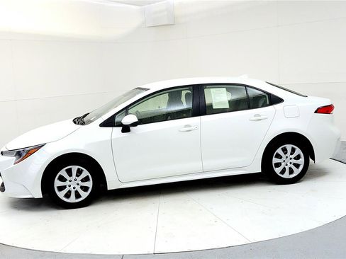 Certified 2020 Toyota Corolla LE image 3