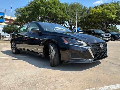 Used 2025 Nissan Altima 2.5 SV FWD image 5
