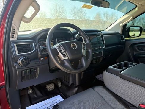 Used 2018 Nissan Titan S image 12